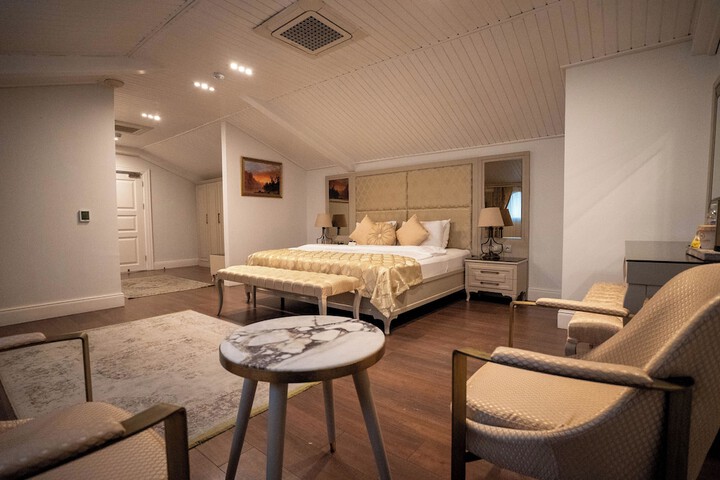Room 13 of 34
