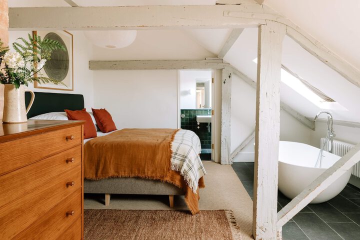 Room 8 of 33