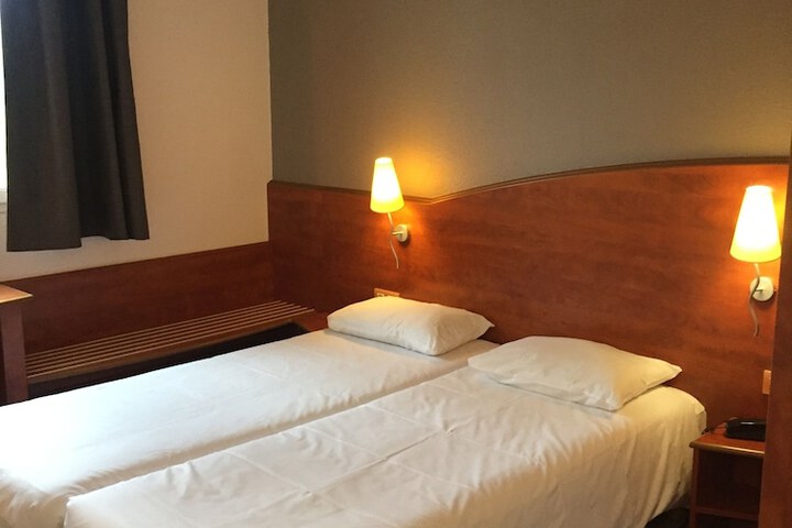Room 32 of 92
