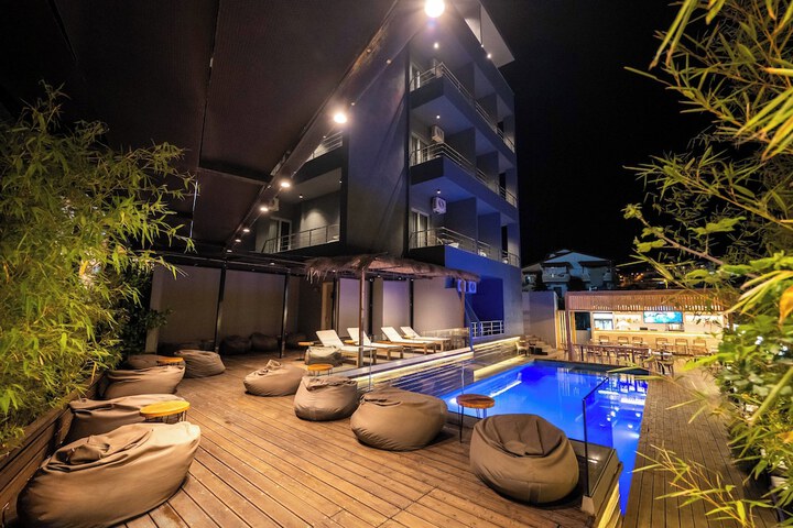 Pool 93 of 133