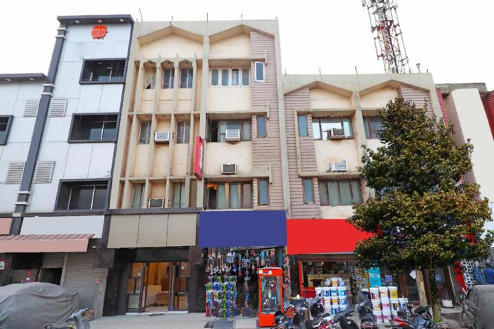 OYO 29345 Hotel Samrat