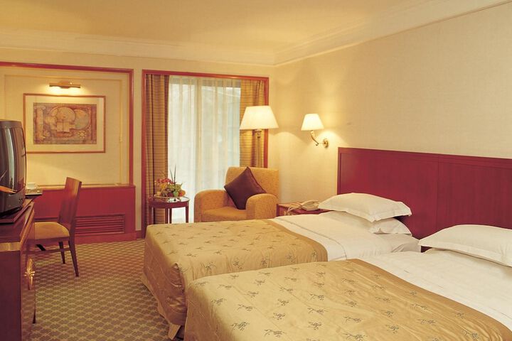 Room 12 of 62