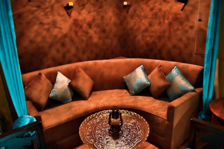 Lounge 38 of 40