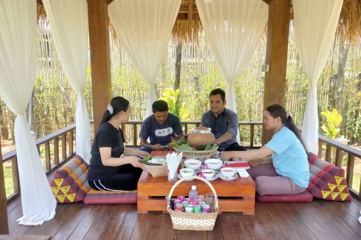 Dining 106 of 161