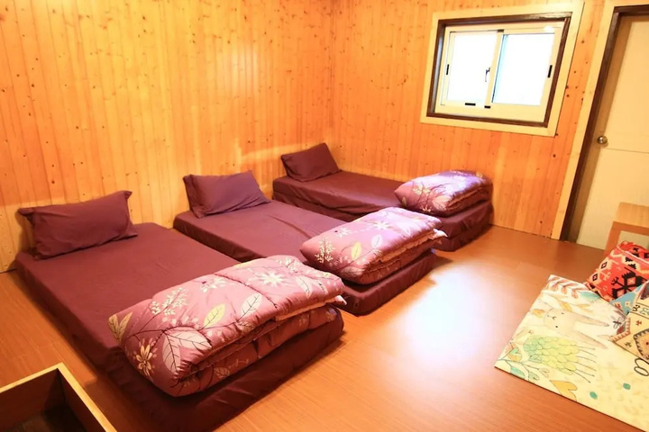 Room 2 of 3