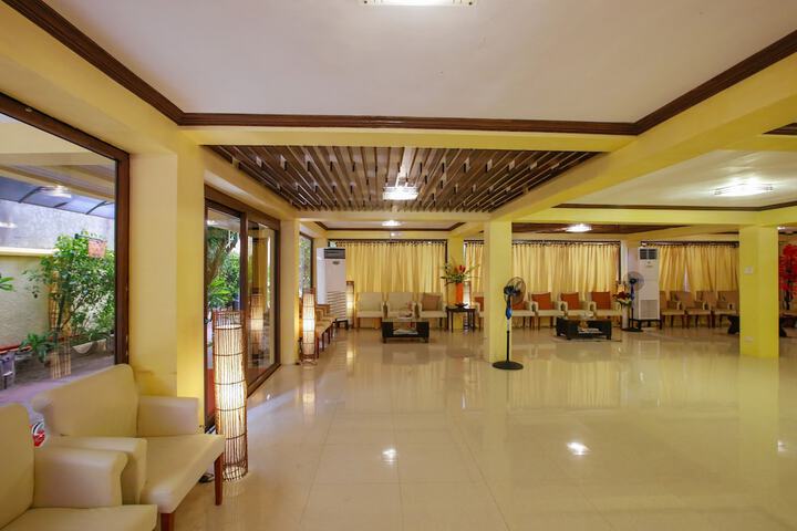 Entrance & Lobby
