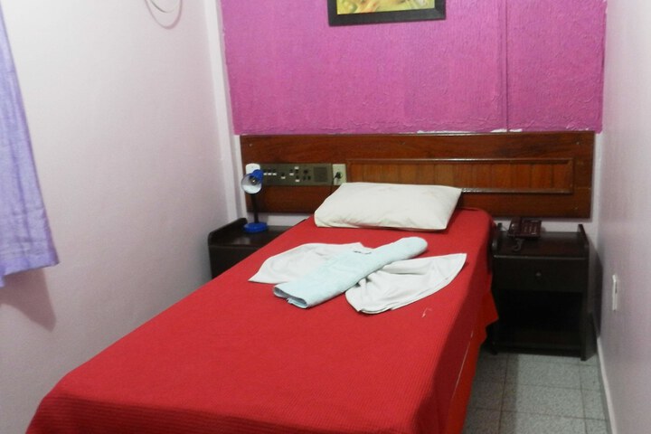 Room 10 of 34