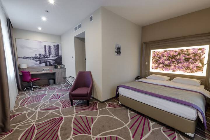 Room 3 of 38