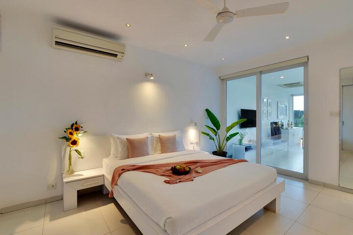 Room 15 of 15