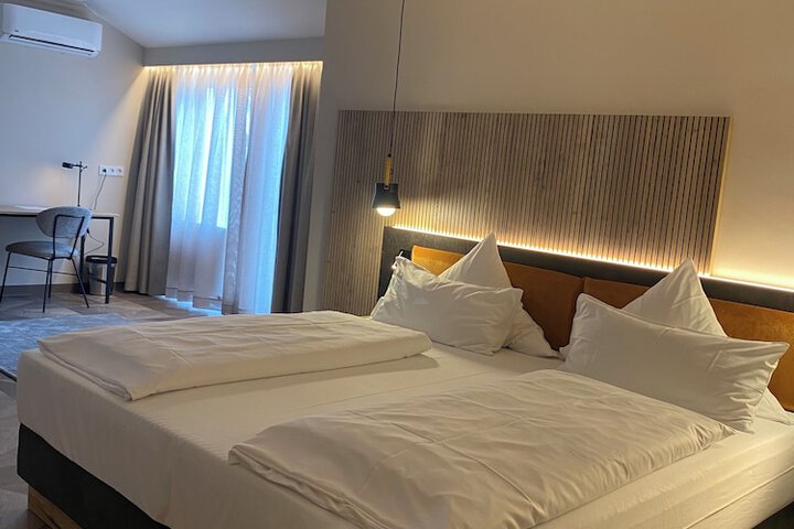 Room 37 of 233