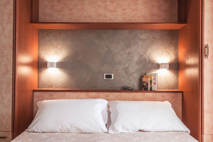 Room 6 of 40