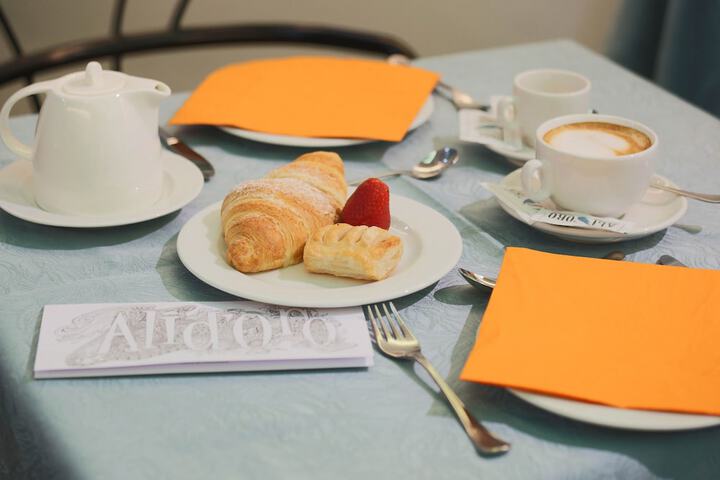 Breakfast/Coffee Service 28 of 39