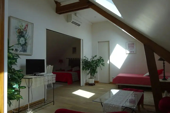Room 8 of 9