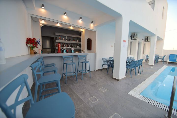 Lounge 129 of 158