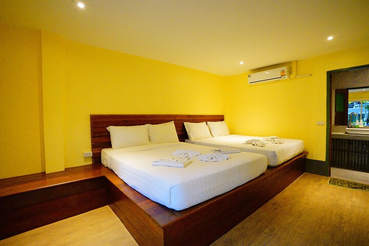 Room 14 of 93