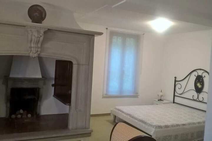 Room 2 of 12