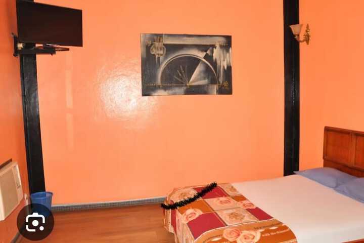 Room 9 of 14