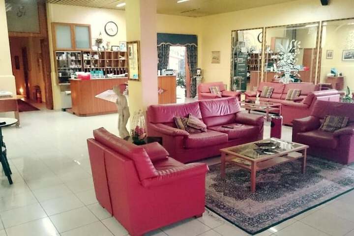 Entrance & Lobby