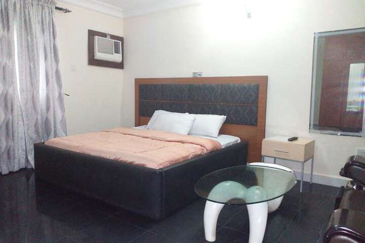 Room 14 of 33