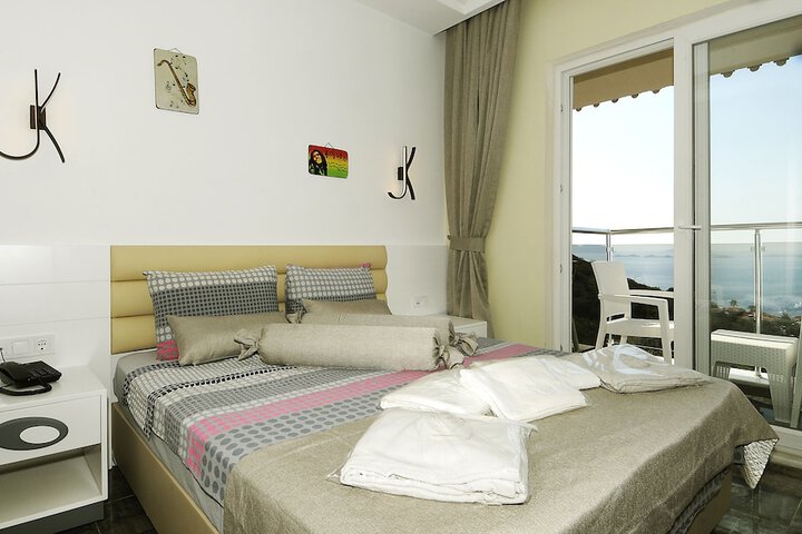 Room 18 of 119