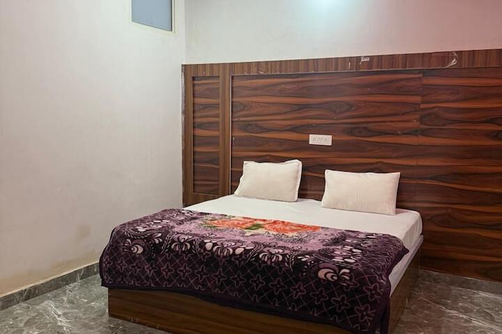 Room 11 of 23