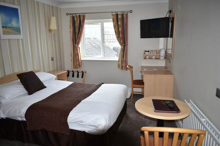 Room 10 of 38