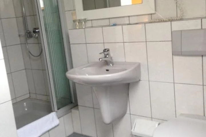 Room 8 of 17