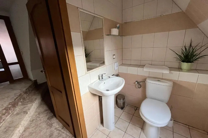 Room 3 of 3