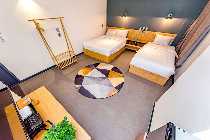 Room 29 of 34