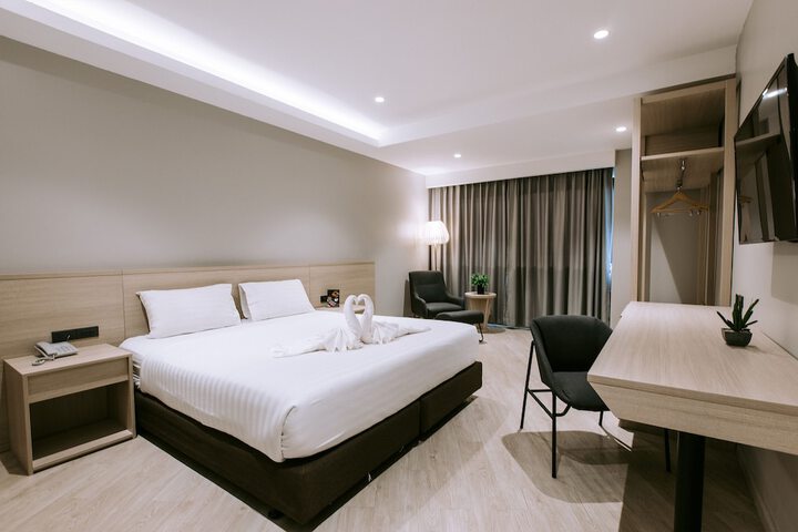 Room 32 of 100