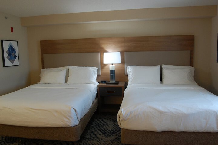 Queen Bed Accessible (3 of 32)