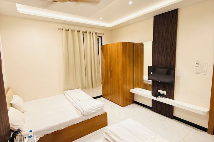 Room 19 of 37