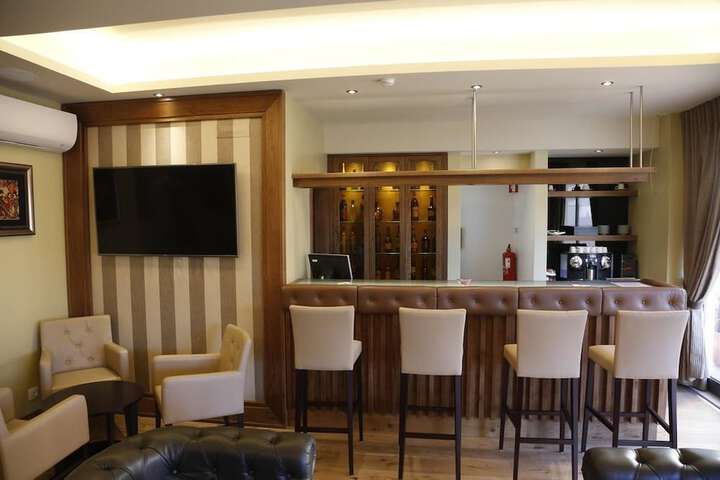 Lounge 29 of 32
