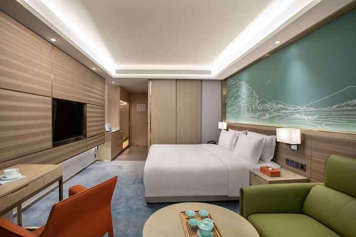 Room 6 of 19