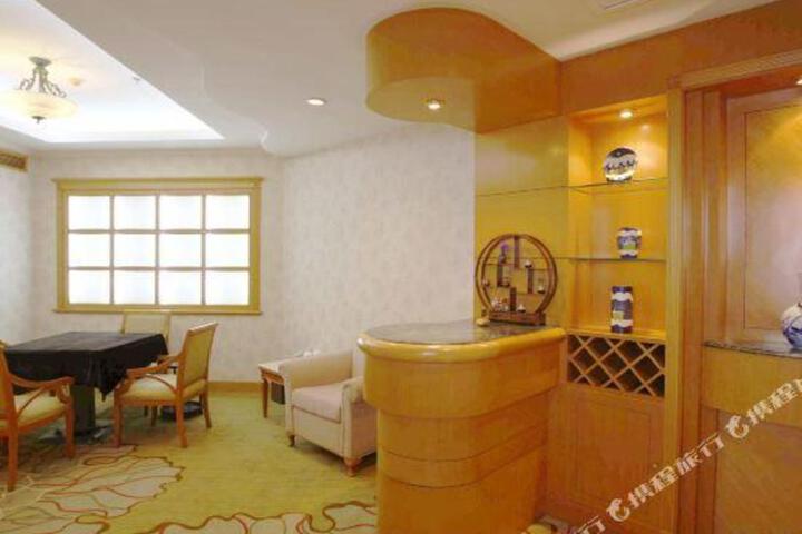 Jinhu Hotel