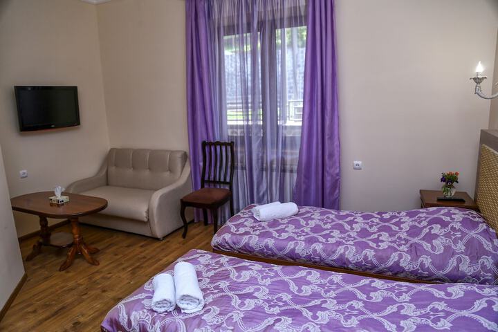 Room 4 of 34
