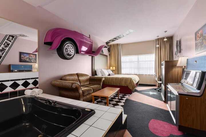 Room 6 of 44