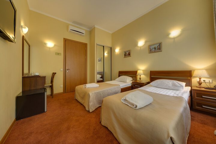 Room 4 of 30
