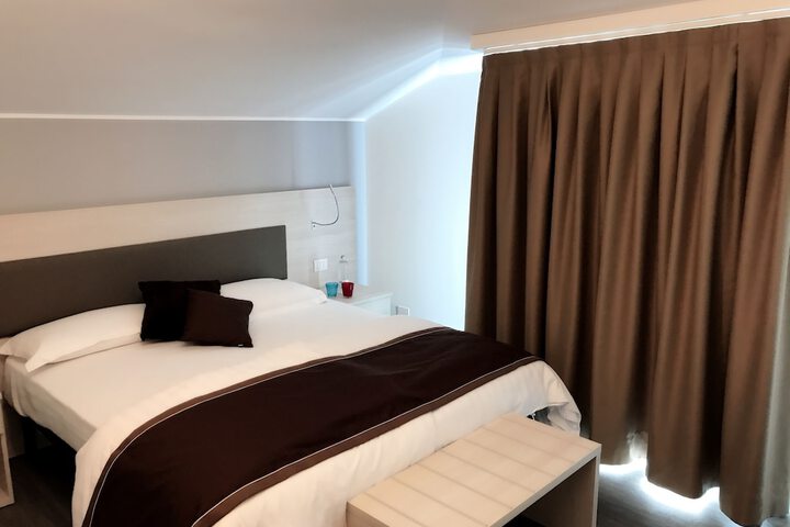Room 10 of 73