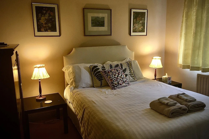 Room 4 of 12