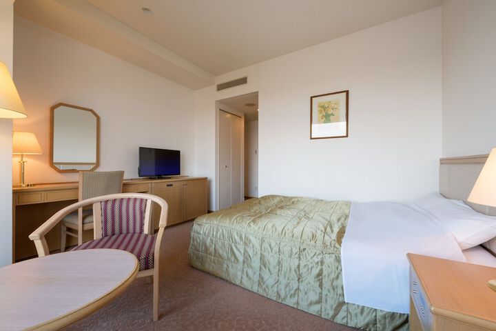 Room 3 of 78