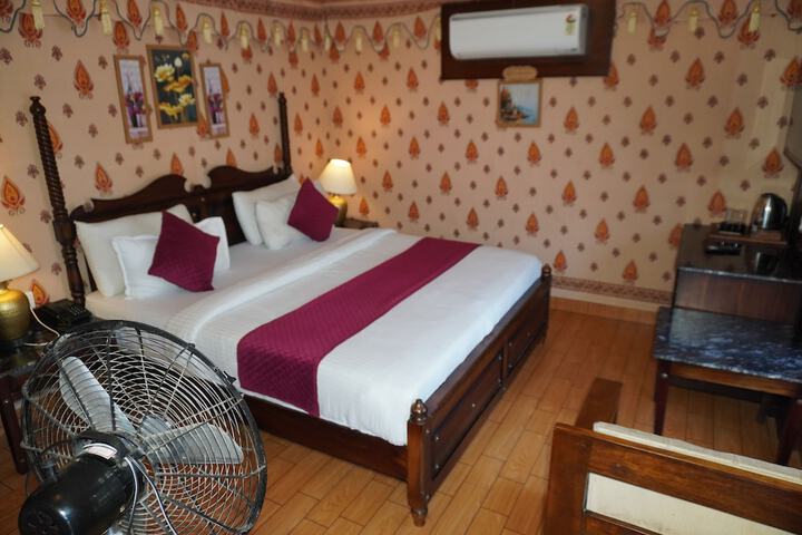 Room 11 of 53