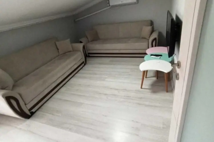 Room 7 of 8