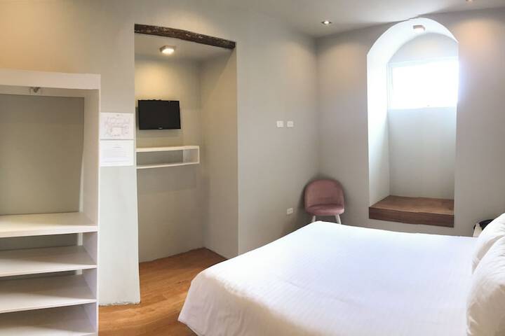 Room 3 of 29
