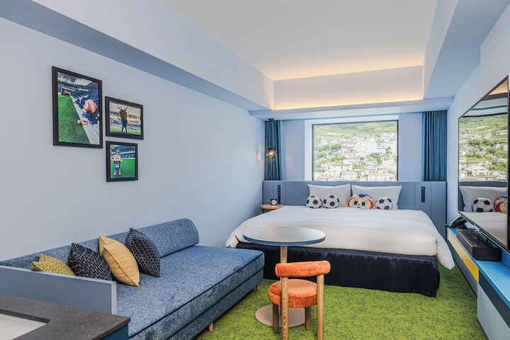 Room 9 of 92
