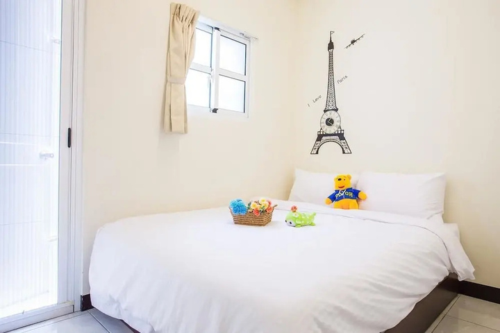 Room 5 of 9