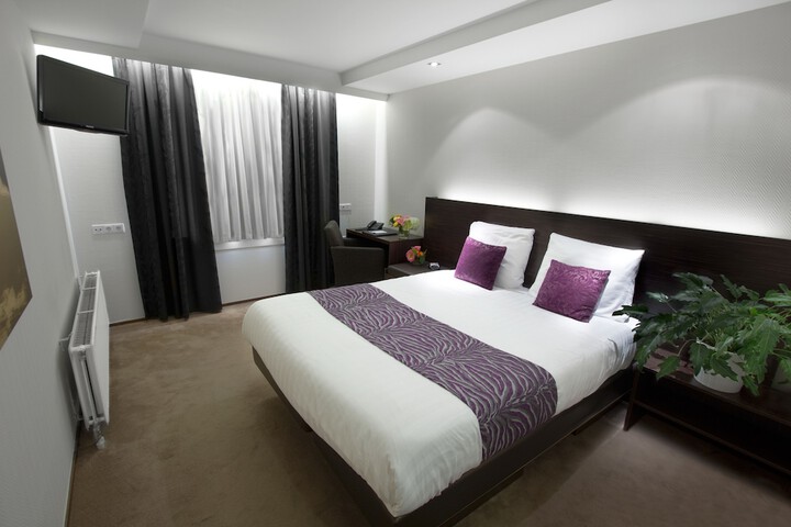 Room 9 of 31