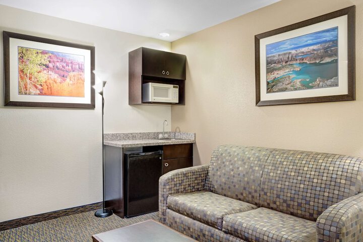 Room 12 of 22