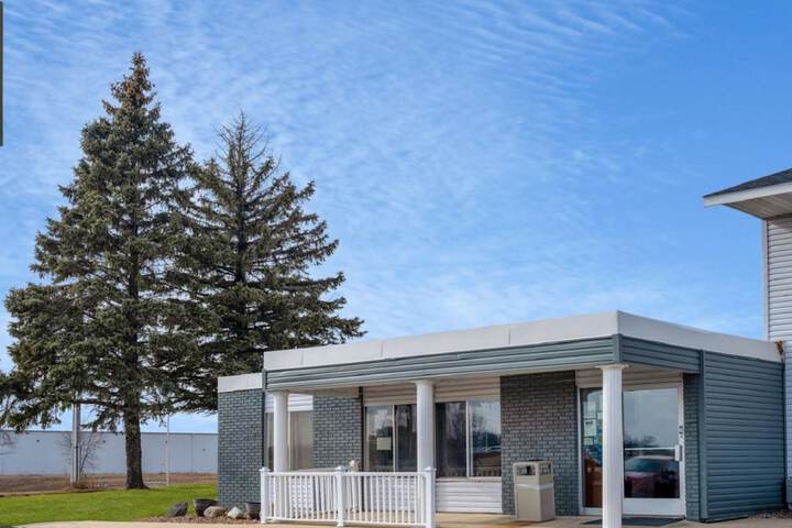 Exterior of Coratel Inn & Suites by Jasper Owatonna