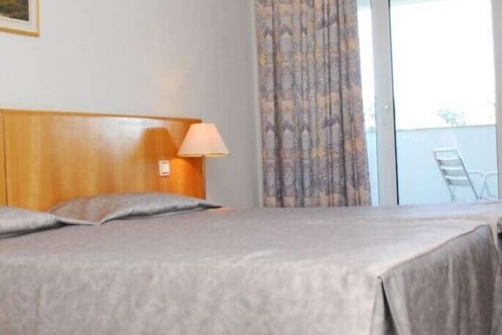 Room 10 of 50